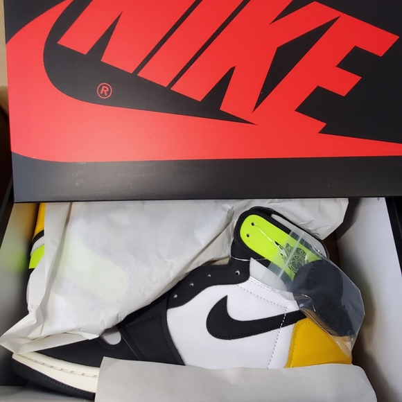 Nike Jordan 1 High RETRO University Gold Volt NEW main image 3